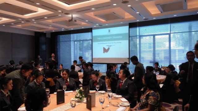 Bapak Hendra Agustine sebaga table manner trainer