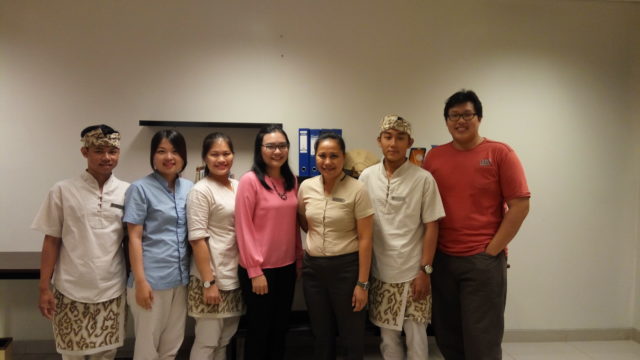 Monitoring bersama seluruh mahasiswa H, Ibu Rachel Dyah Wiastuti dan Ibu Made Yogiarto selaku Ass. Director of HR
